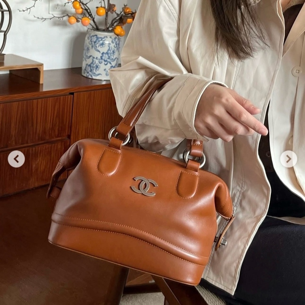 Authentic CHANEL country ride calf skin doctor bag camel leather satchel - Picture 4 of 16